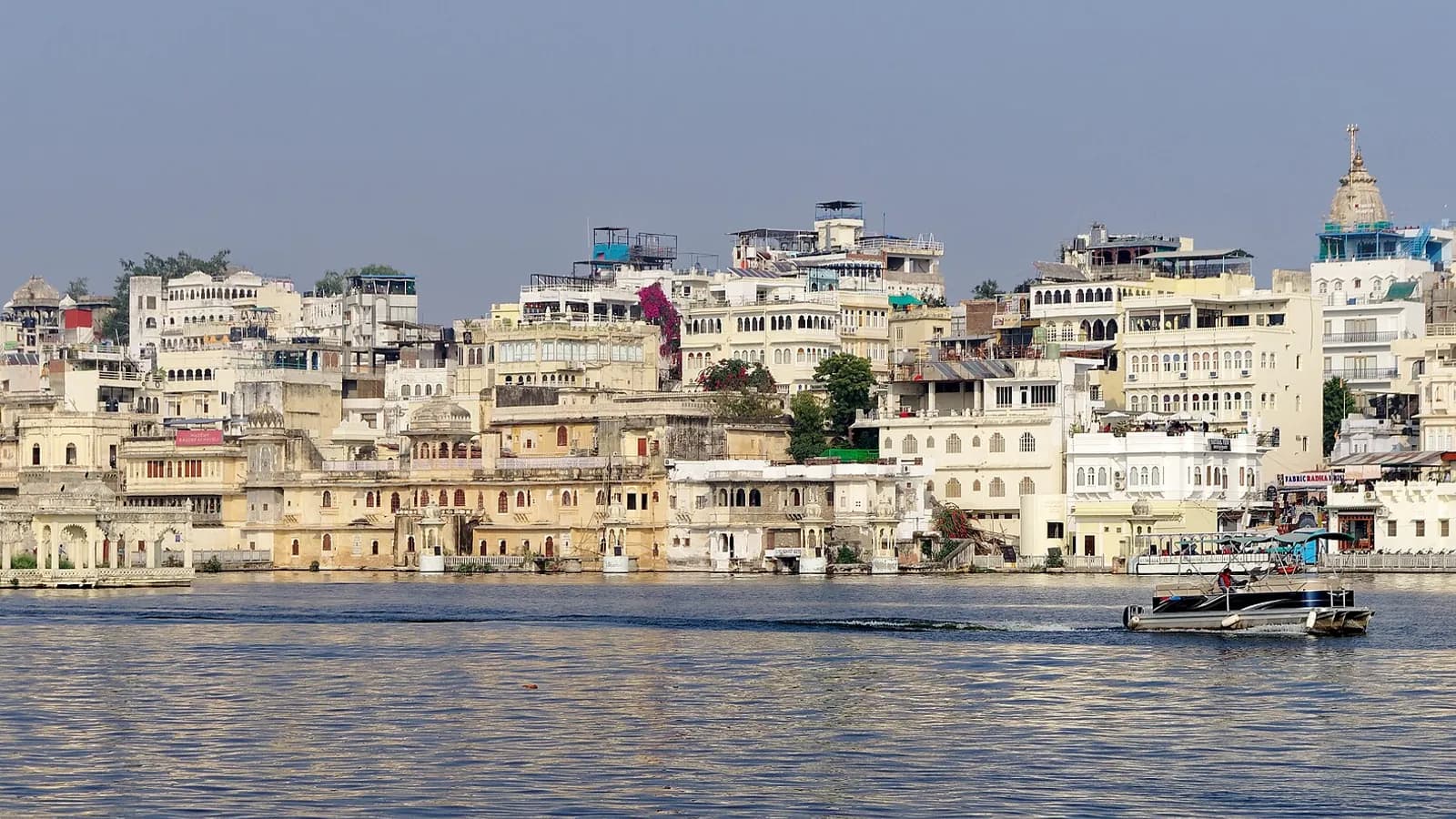 Lake Pichola waterfront in Udaipur, Rajasthan